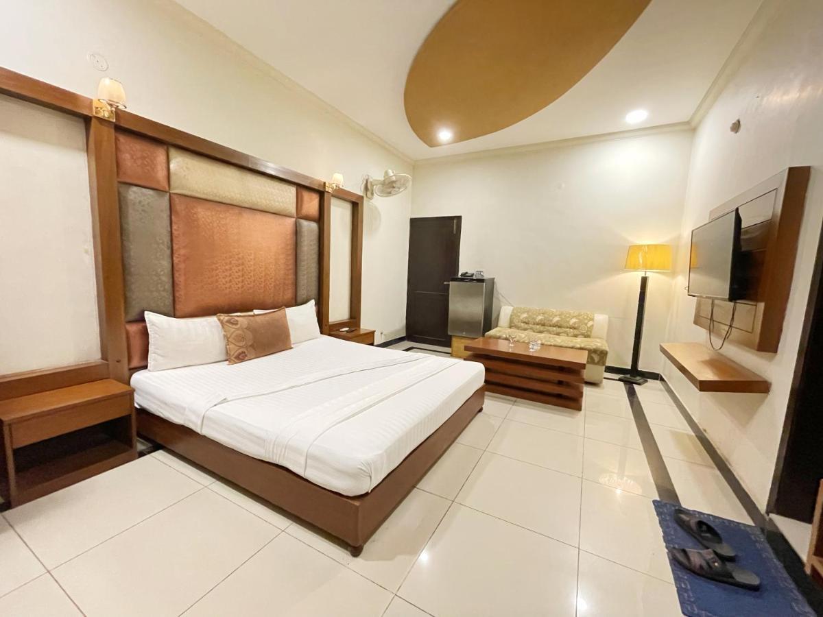 Hotel Multan Ngoại thất bức ảnh
