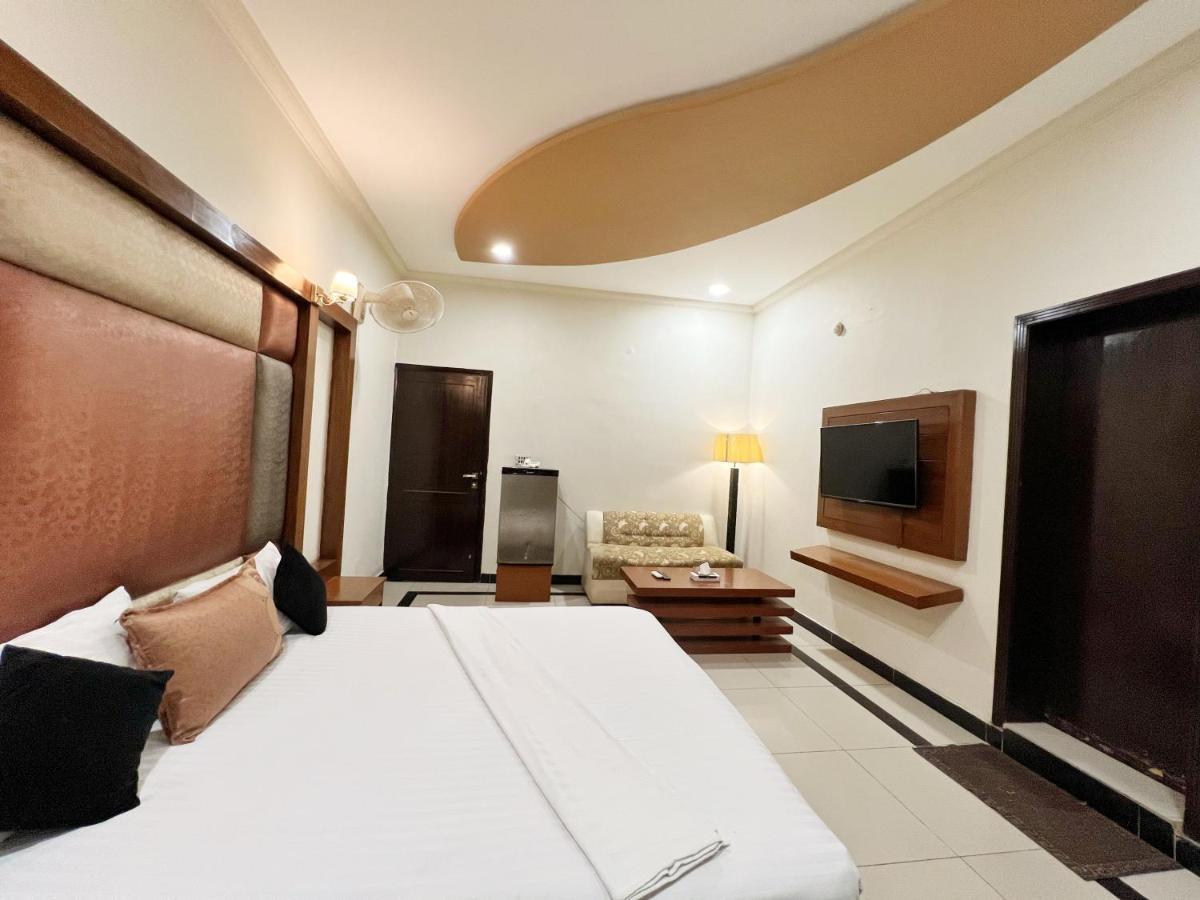 Hotel Multan Ngoại thất bức ảnh