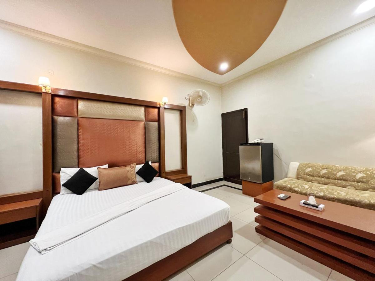 Hotel Multan Ngoại thất bức ảnh