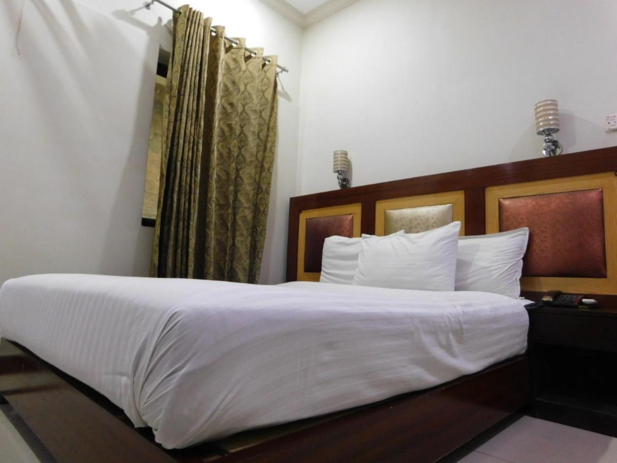 Hotel Multan Ngoại thất bức ảnh