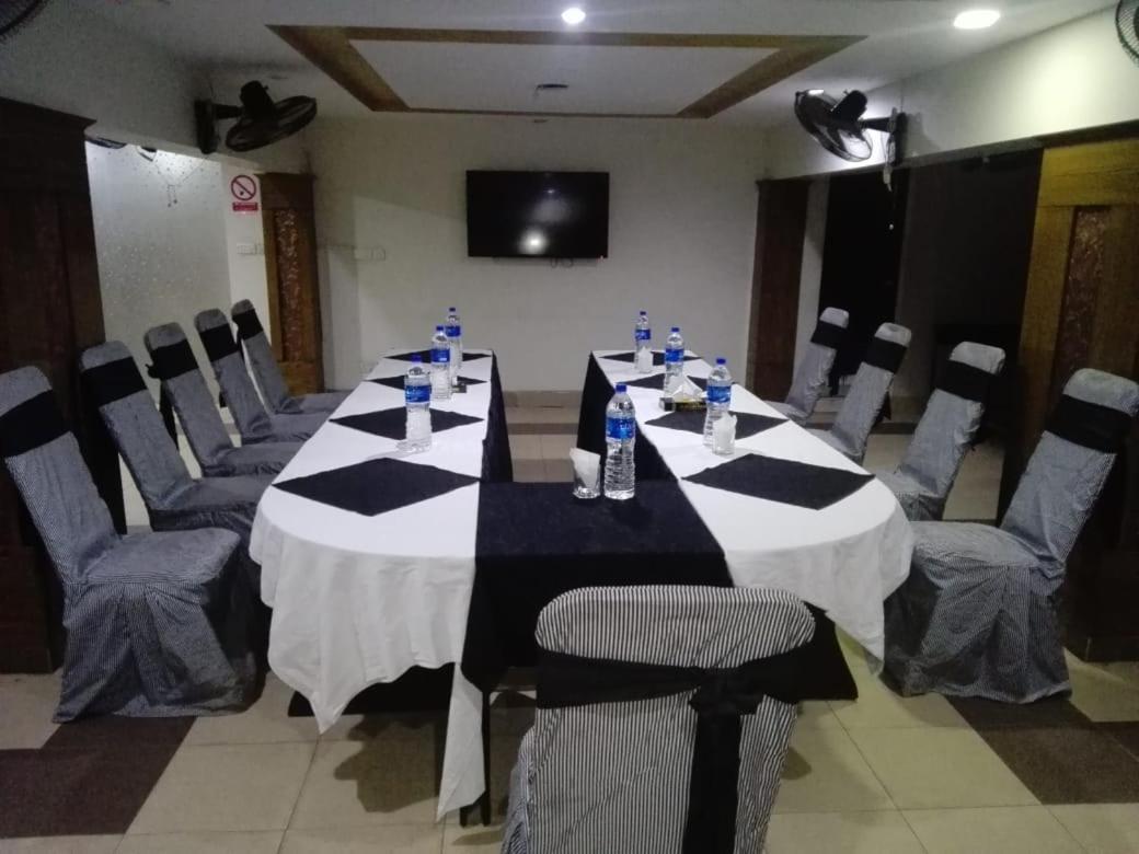 Hotel Multan Ngoại thất bức ảnh