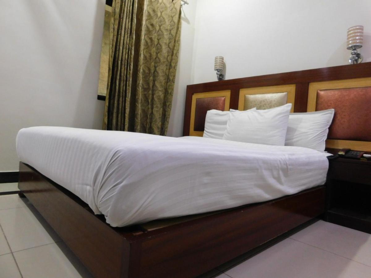 Hotel Multan Ngoại thất bức ảnh